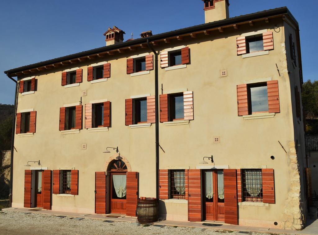Agriturismo Borgo Valfredda Villa Mezzane di Sotto Екстериор снимка